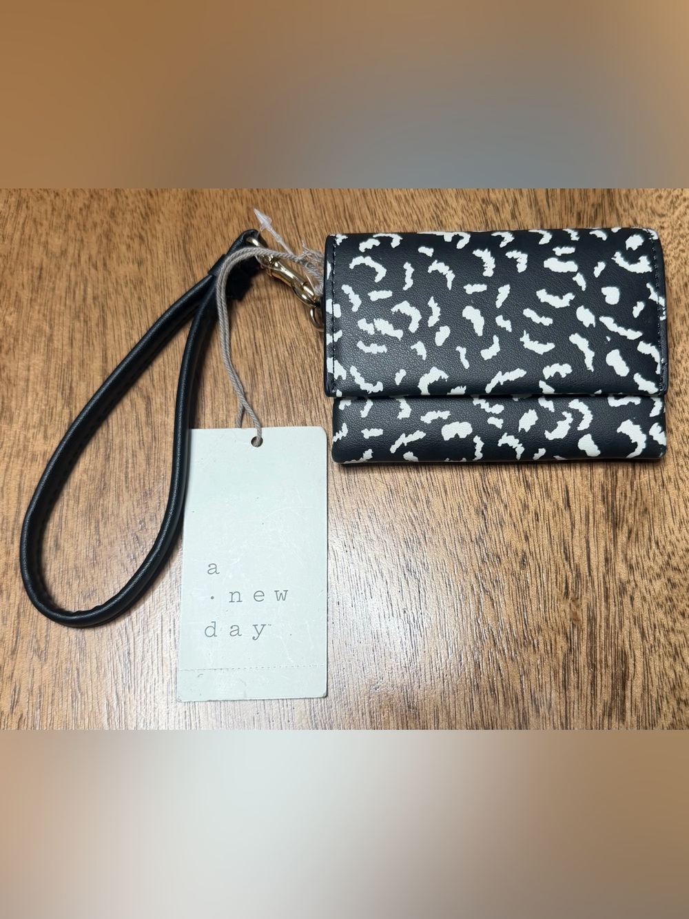 A New Day Women’s Black & White Leopard Mini Wallet [NWT]